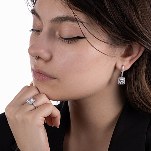 Серьги с английским замком из серебра с фианитом