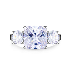 Кольцо из серебра с фианитом