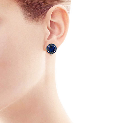 Серьги с английским замком из серебра с корундом