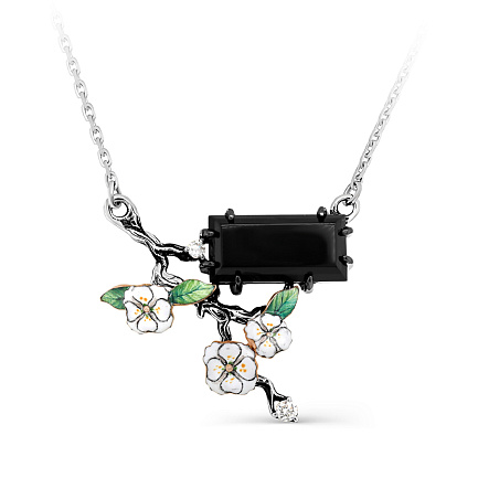 Колье из белого золота с бриллиантами, ониксом