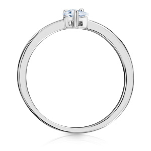 Кольцо из серебра с фианитом