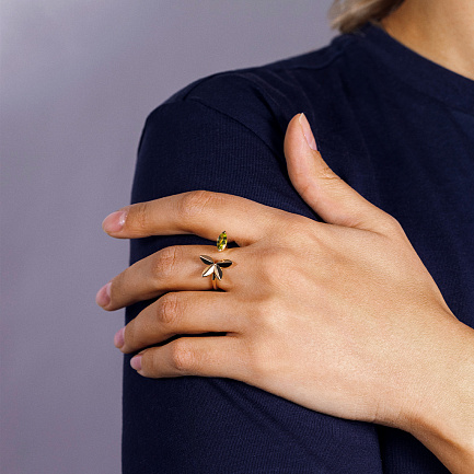 Кольцо из желтого золота с хризолитом