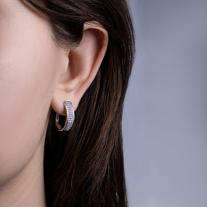 Серьги с английским замком из серебра с фианитом