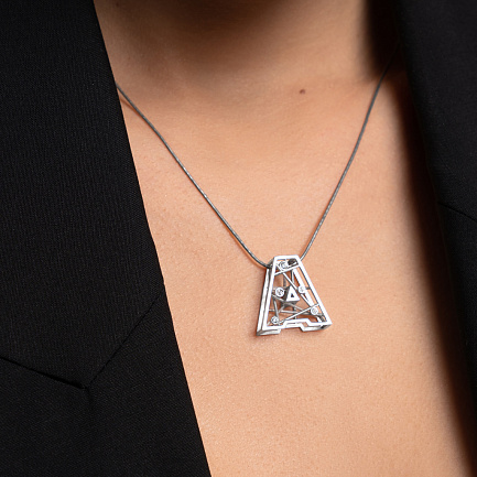 Подвеска буква