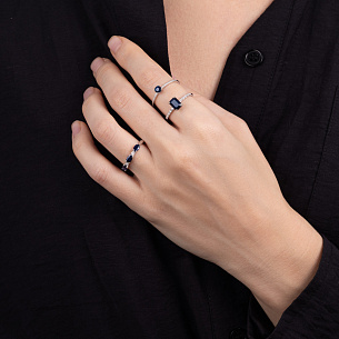 Кольцо из белого золота с бриллиантами и сапфирами