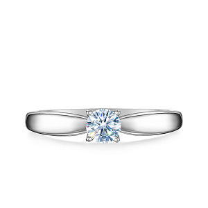 Кольцо из серебра с фианитом