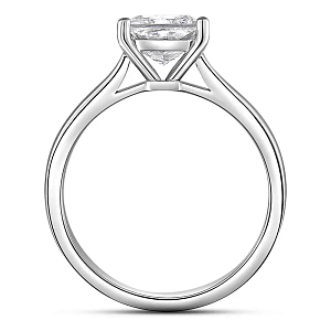 Кольцо из белого золота с бриллиантом