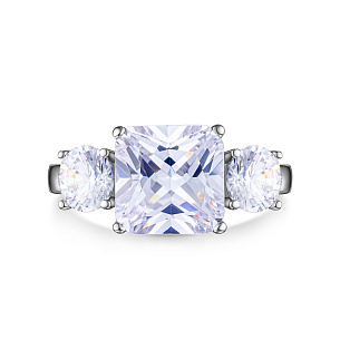 Кольцо из серебра с фианитом