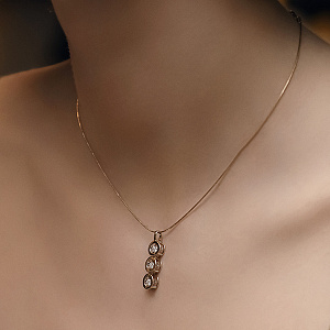 Подвеска из желтого золота с бриллиантами