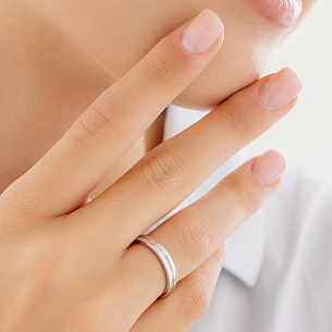 Серебряное кольцо с бриллиантами