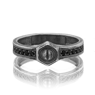 Кольцо из серебра с фианитами