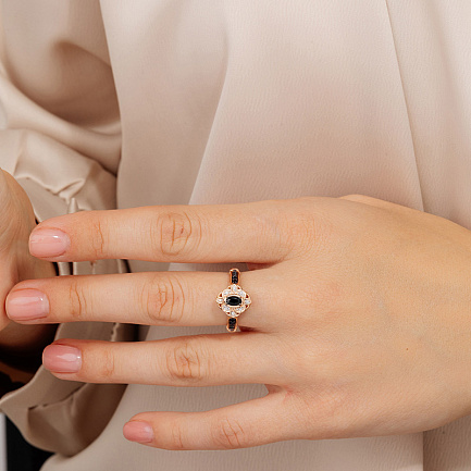 Кольцо из красного золота с бриллиантами, сапфиром