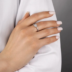 Кольцо из белого золота с бриллиантами