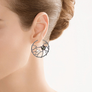 Конго из черненого золота с сапфирами, жемчугами