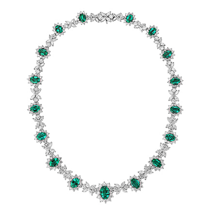 Колье из платины с бриллиантами, изумрудами
