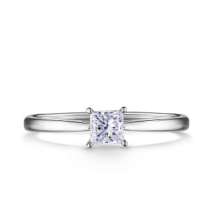 Кольцо из белого золота с бриллиантом