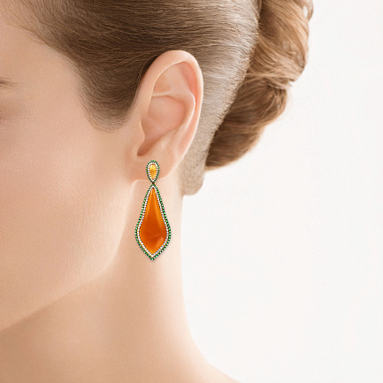 Серьги из желтого золота с бриллиантами, цаворитами