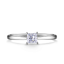 Кольцо из белого золота с бриллиантом