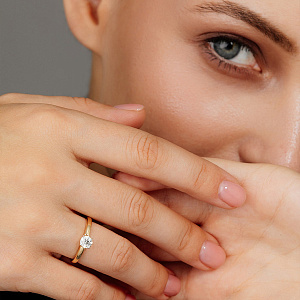 Кольцо из желтого золота с бриллиантом