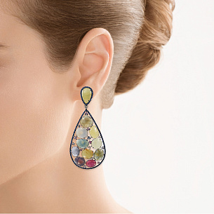 Серьги из черненого золота с бриллиантами, сапфирами, корундами