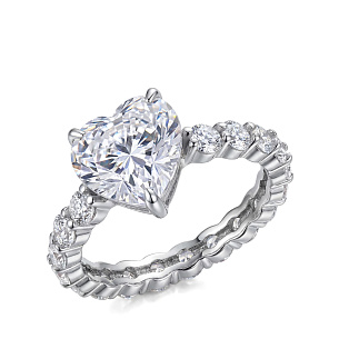 Кольцо из серебра с фианитом