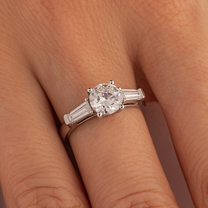 Кольцо из белого золота с бриллиантами