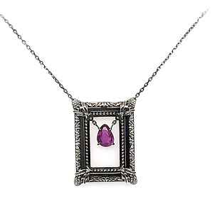 Колье из белого золота с сапфиром