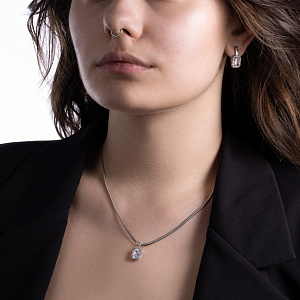 Серьги с английским замком из серебра с фианитом