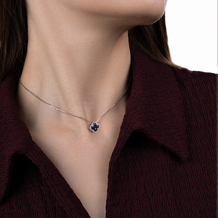 Подвеска из белого золота с бриллиантами, сапфиром