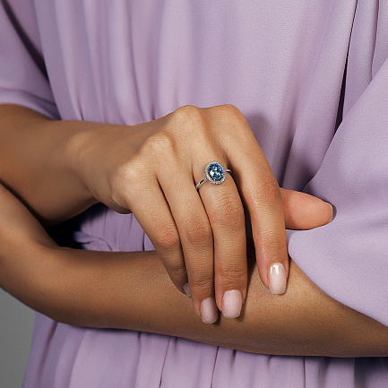 Кольцо из белого золота с бриллиантами, топазом