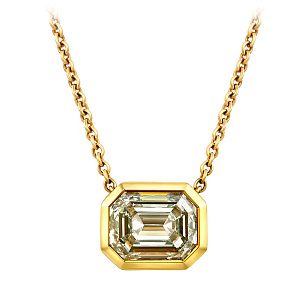 Колье из желтого золота с бриллиантом