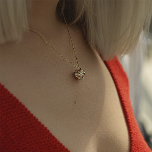 Колье из желтого золота с фианитом, плетение якорное