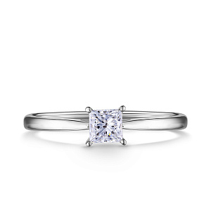 Кольцо из белого золота с бриллиантом