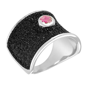 Кольцо из серебра с корундом