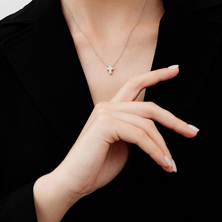 Крест декоративный из белого золота с бриллиантами