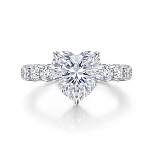 Кольцо из серебра с фианитом