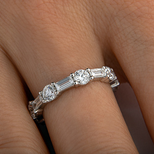 Кольцо из белого золота с бриллиантом