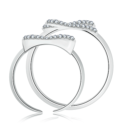 Кольцо из серебра с фианитом