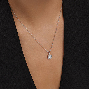 Колье из белого золота с бриллиантом