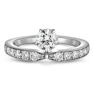 Кольцо из белого золота с бриллиантом