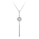 Колье из белого золота с бриллиантами, агатом