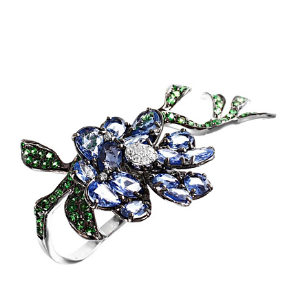 Кольцо из белого золота с бриллиантами, сапфирами