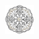 Брошь из белого золота с бриллиантами, жемчугом