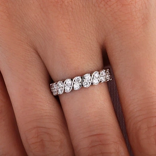 Кольцо из белого золота с бриллиантом