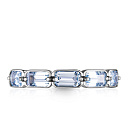 Кольцо из белого золота с топазами