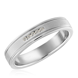 Кольцо обручальное из белого золота с бриллиантом