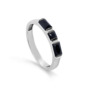 Кольцо из белого золота с сапфирами