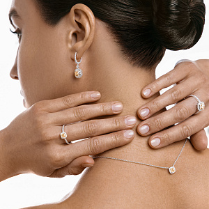 Колье из белого золота с бриллиантами