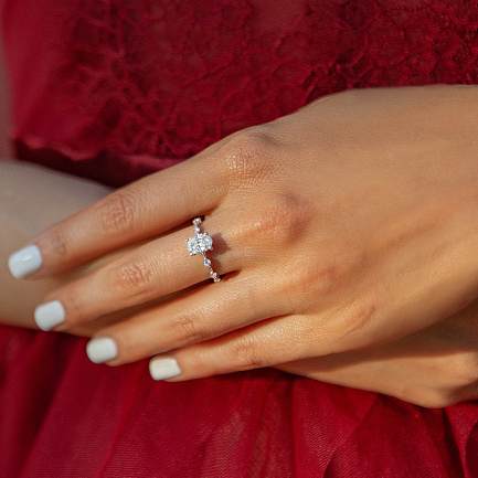 Кольцо из белого золота с бриллиантами