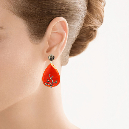 Серьги из красного золота с бриллиантами, агатами